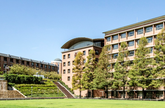 関西大学の外観写真